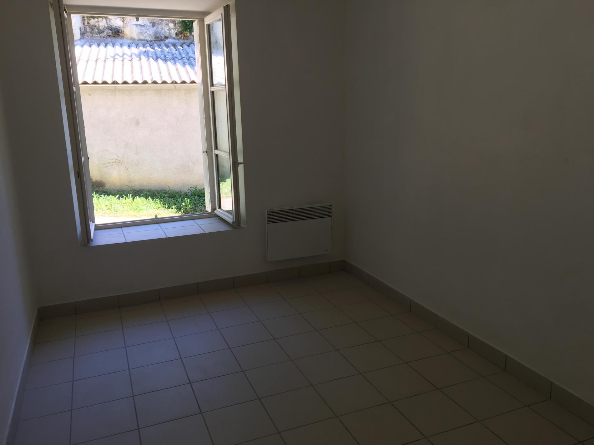 CHATEAUVIEUX - APPARTEMENT T2