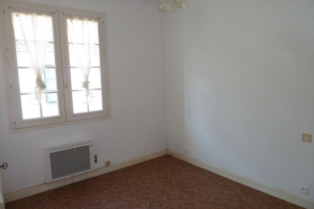 SELLES SUR CHER - MAISON DE VILLE T3 - garage et courette close