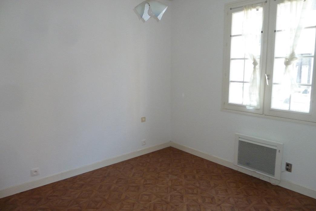 SELLES SUR CHER - MAISON DE VILLE T3 - garage et courette close