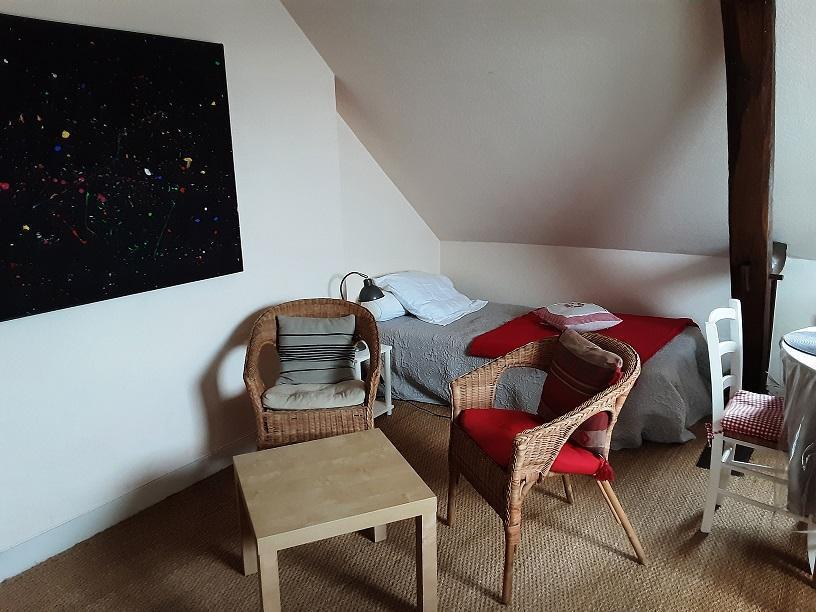 NOYERS SUR CHER - APPARTEMENT T2 MEUBLÉ