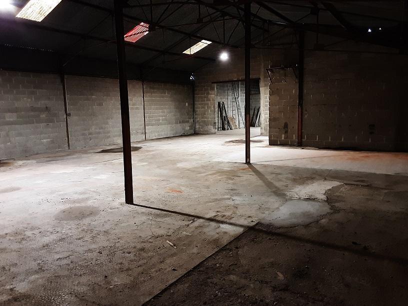 SAINT ROMAIN SUR CHER - ENTREPOT DE 550 M² environ