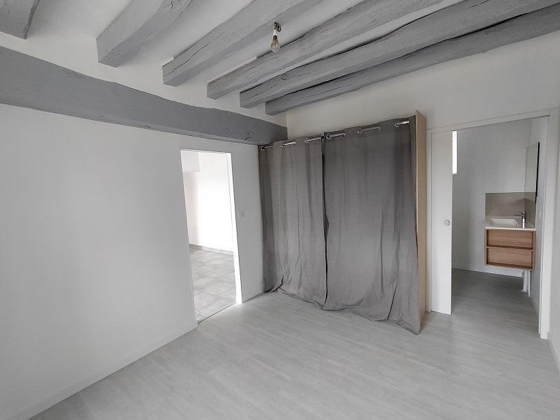 THÉSÉE, MAISON T5 ENTIÈREMENT RÉNOVÉE - PRÉAU et TERRAIN CLOS