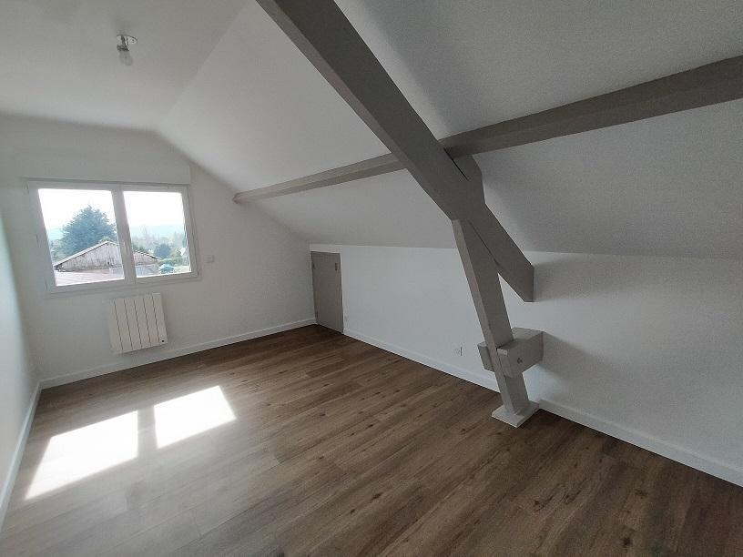 THÉSÉE, MAISON T5 ENTIÈREMENT RÉNOVÉE - PRÉAU et TERRAIN CLOS