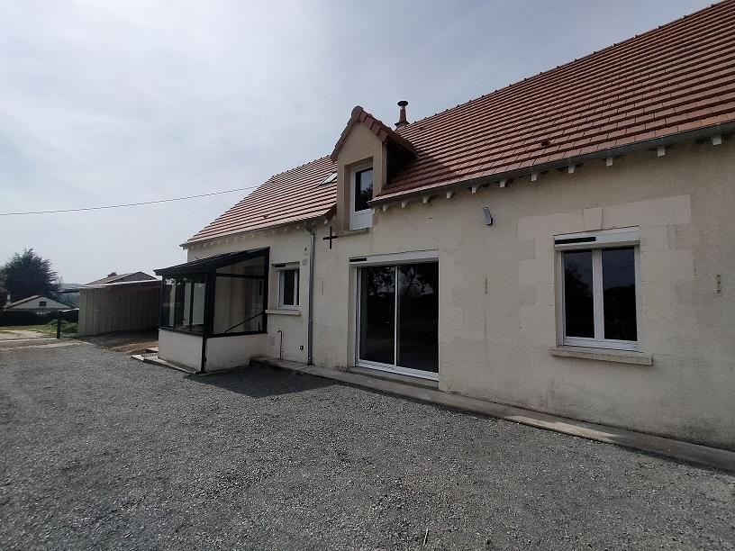 THÉSÉE, MAISON T5 ENTIÈREMENT RÉNOVÉE - PRÉAU et TERRAIN CLOS