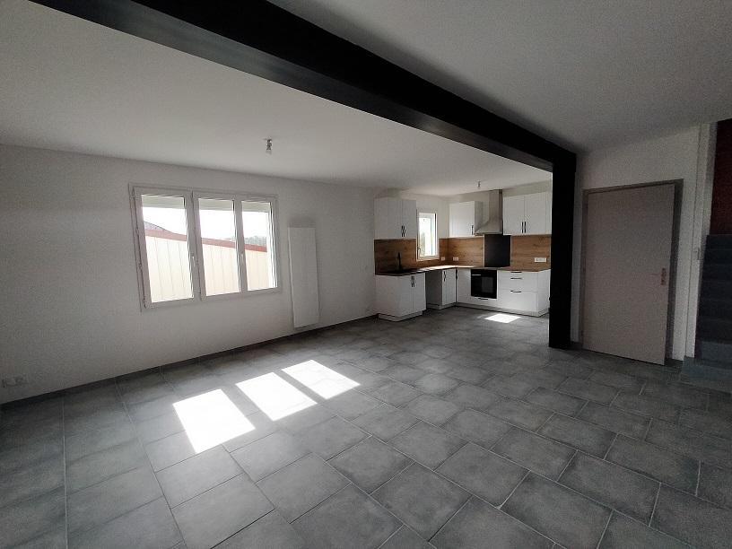 THÉSÉE, MAISON T5 ENTIÈREMENT RÉNOVÉE - PRÉAU et TERRAIN CLOS