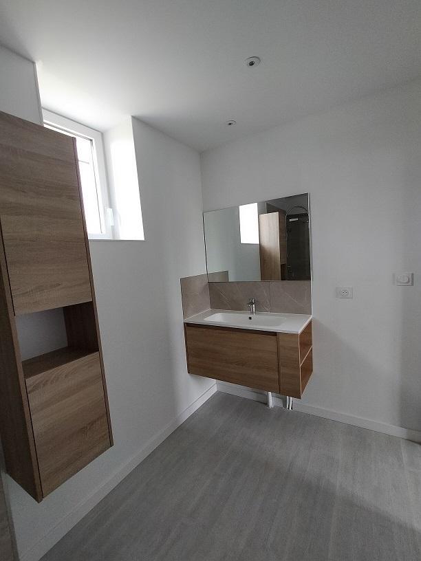 THÉSÉE, MAISON T5 ENTIÈREMENT RÉNOVÉE - PRÉAU et TERRAIN CLOS